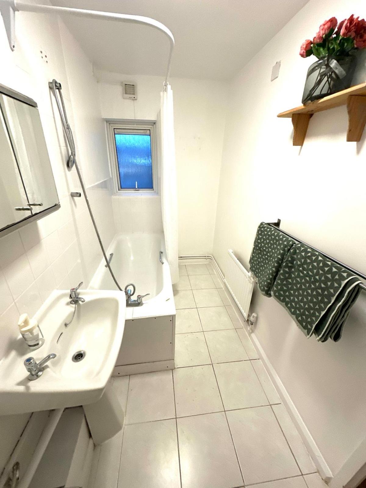20 Min To Heathrow Apartment